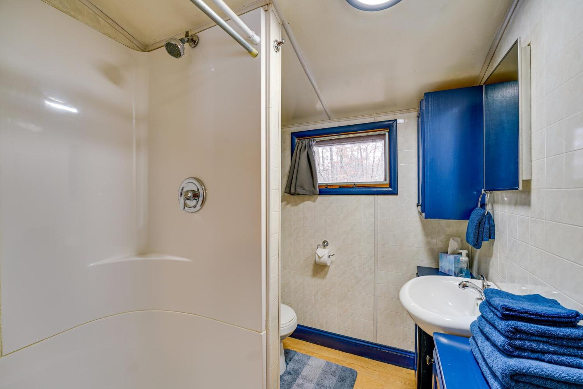 Pet-Friendly Irons Cottage About 4 Mi To Sand Lake! Exterior foto