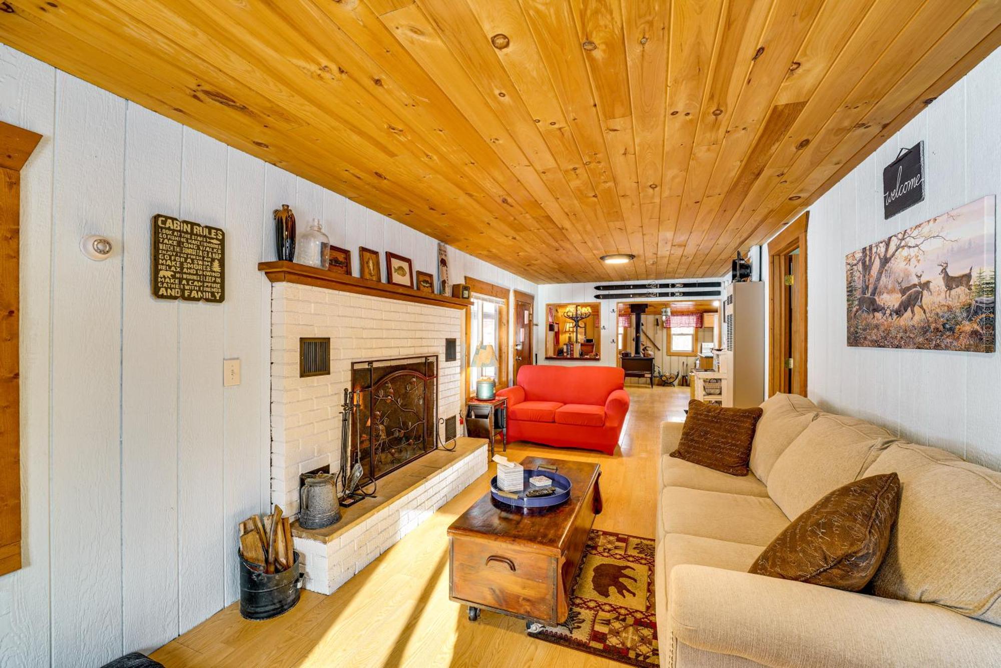 Pet-Friendly Irons Cottage About 4 Mi To Sand Lake! Exterior foto