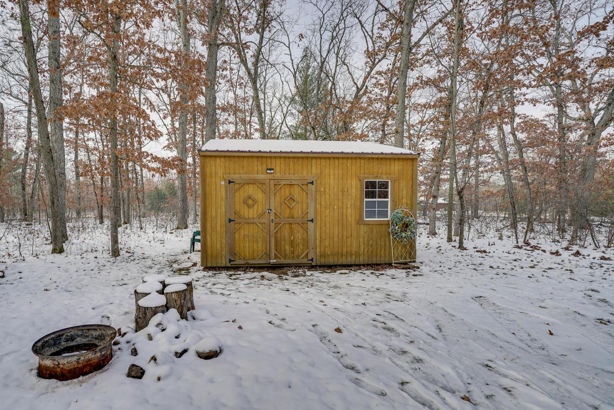 Pet-Friendly Irons Cottage About 4 Mi To Sand Lake! Exterior foto